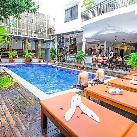 Bliss & Beats Hostel Phnom-Penh Buitenkant foto