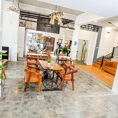 Bliss & Beats Hostel Phnom-Penh Buitenkant foto