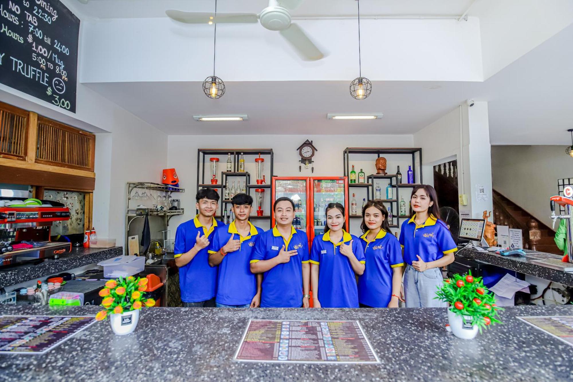 Bliss & Beats Hostel Phnom-Penh Buitenkant foto