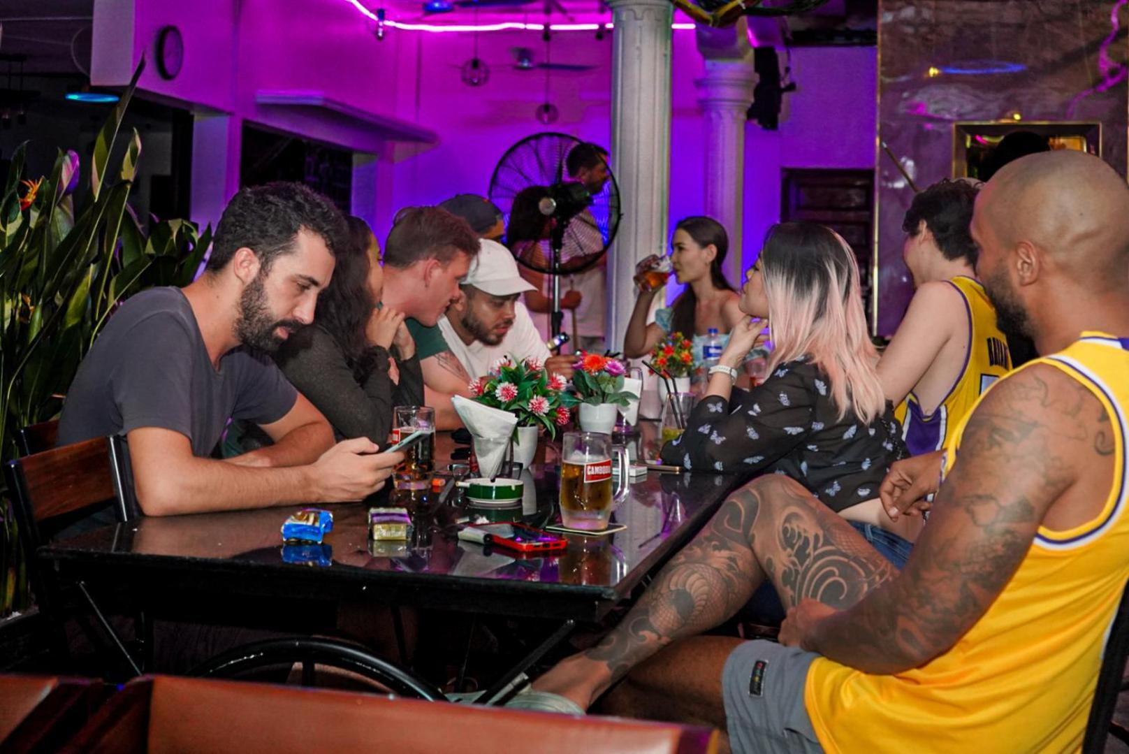 Bliss & Beats Hostel Phnom-Penh Buitenkant foto