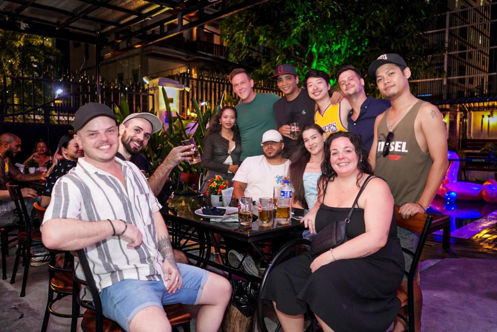 Bliss & Beats Hostel Phnom-Penh Buitenkant foto