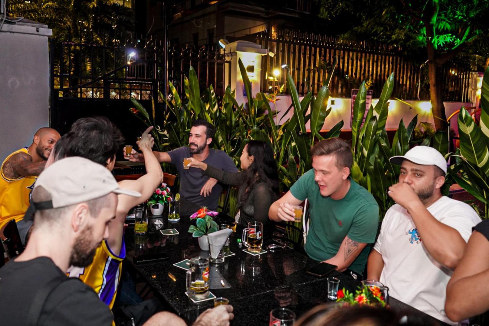 Bliss & Beats Hostel Phnom-Penh Buitenkant foto