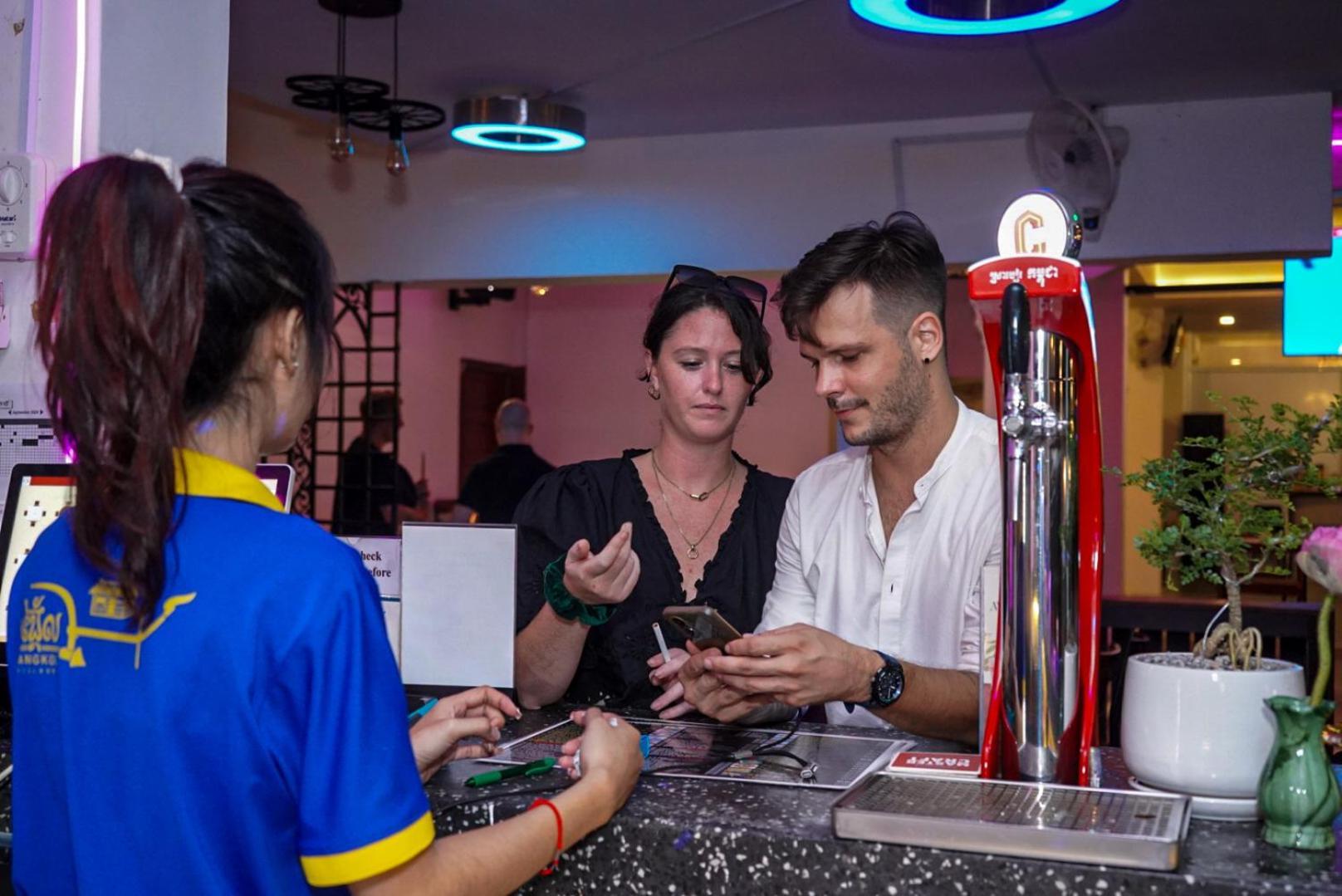 Bliss & Beats Hostel Phnom-Penh Buitenkant foto