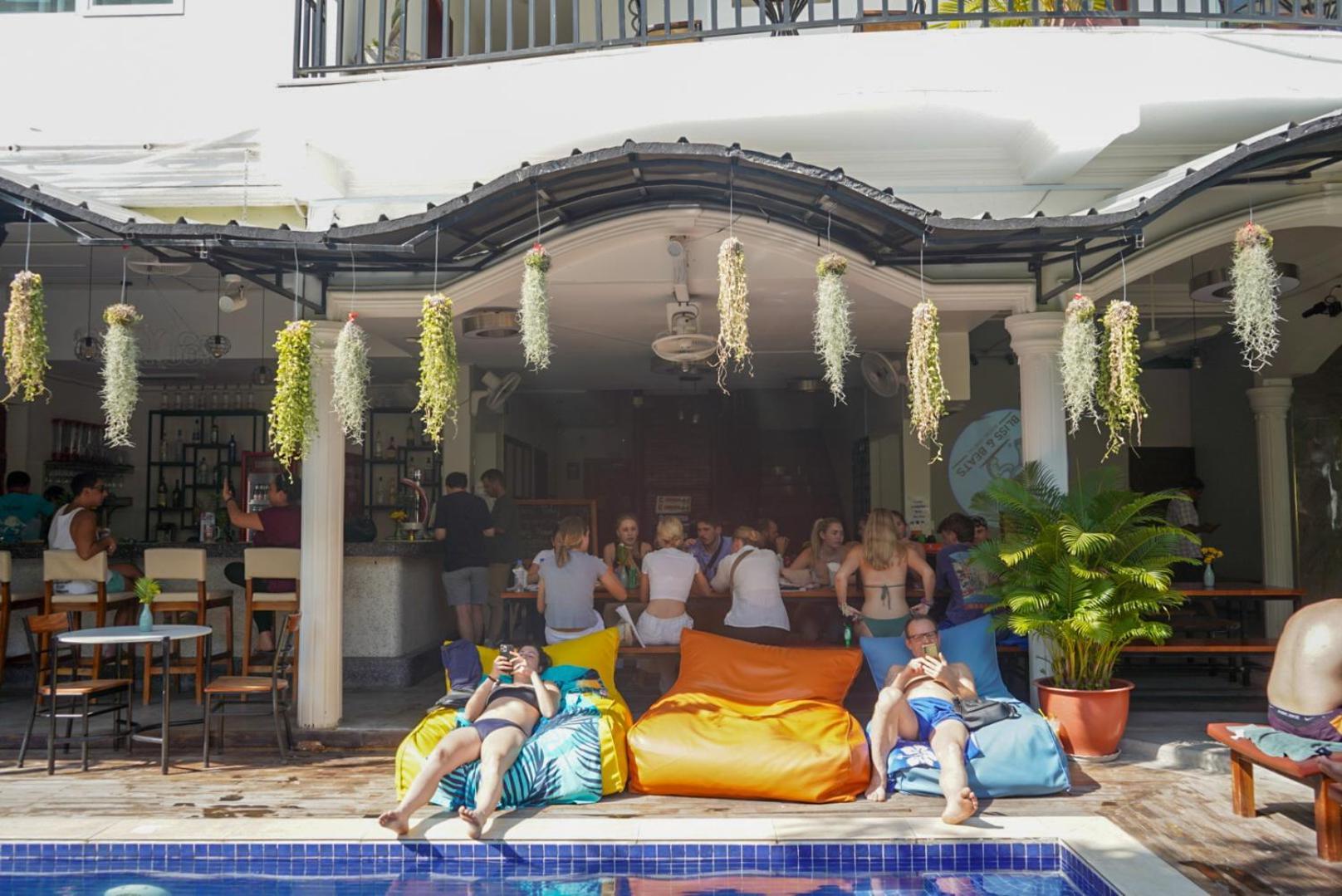 Bliss & Beats Hostel Phnom-Penh Buitenkant foto