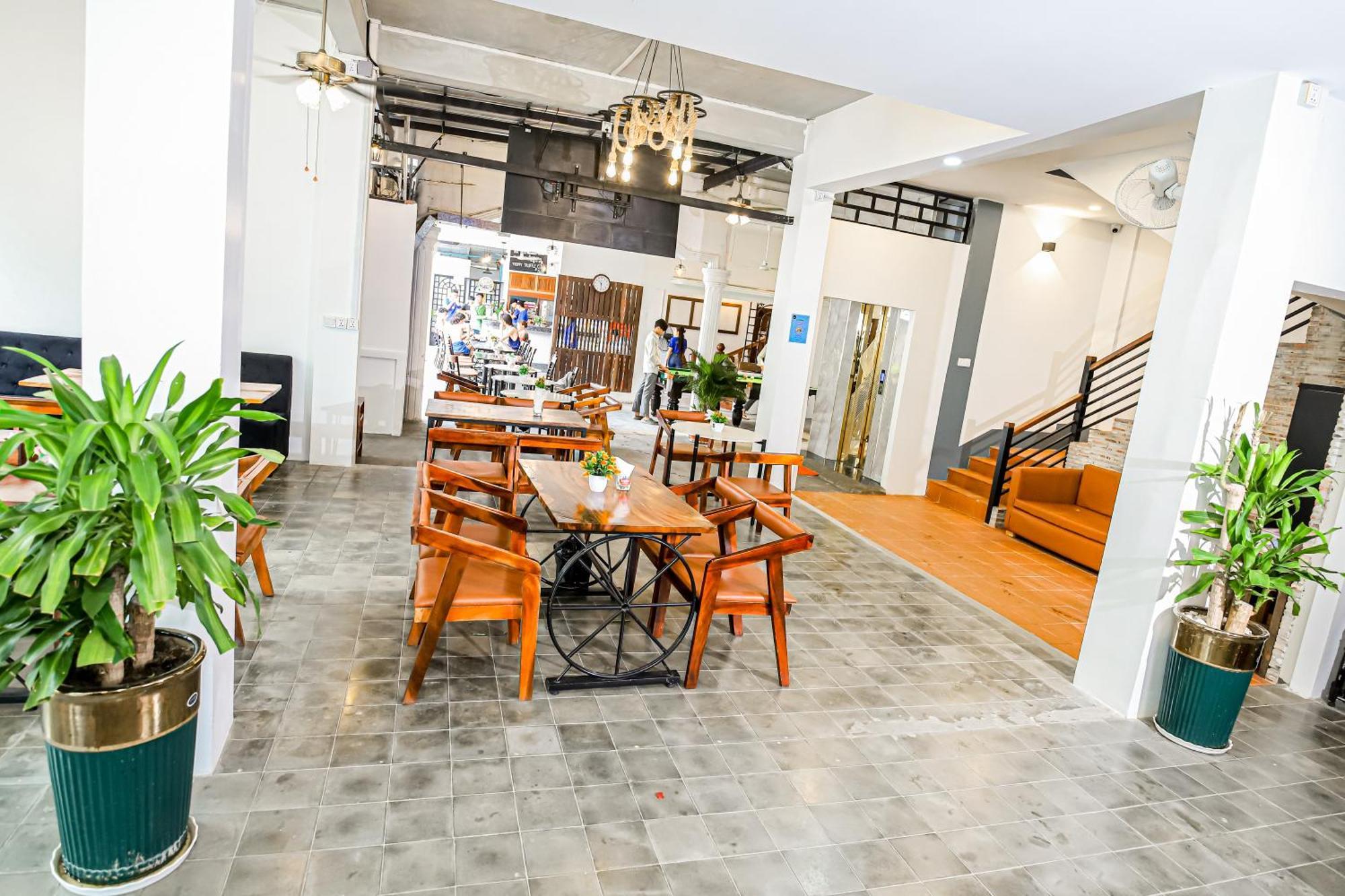 Bliss & Beats Hostel Phnom-Penh Buitenkant foto