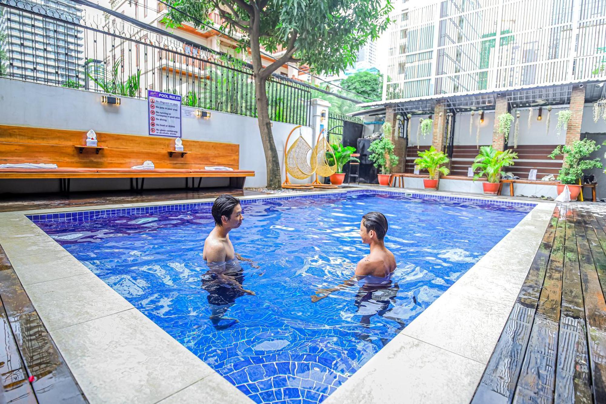 Bliss & Beats Hostel Phnom-Penh Buitenkant foto